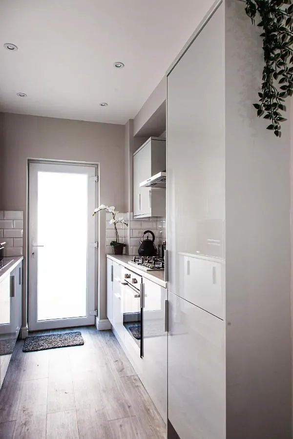 Contractor House, Sleeps 7, Close To Restaurant'S & Bars, Long Stays Available, Oveyo Accommodation Middlesbrough