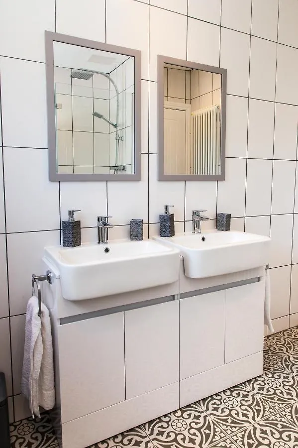Contractor House, Sleeps 7, Close To Restaurant'S & Bars, Long Stays Available, Oveyo Accommodation Middlesbrough 0*,