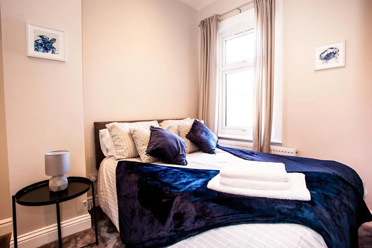 Contractor House, Sleeps 7, Close To Restaurant'S & Bars, Long Stays Available, Oveyo Accommodation Middlesbrough